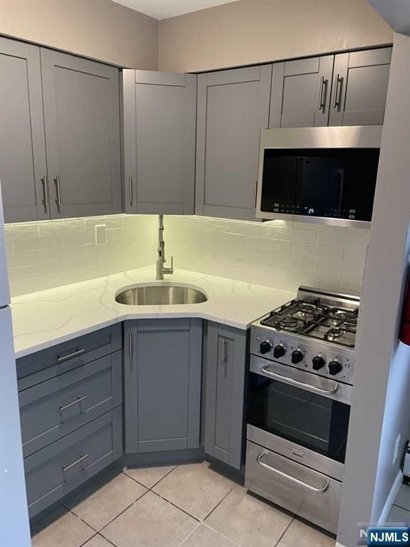 17 68th Street 7, Guttenberg, NJ 07093