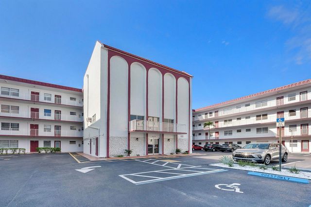 4270 NW 40th Street 205, Lauderdale Lakes, FL 33319