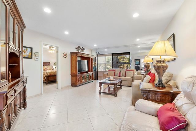 4270 NW 40th Street 205, Lauderdale Lakes, FL 33319