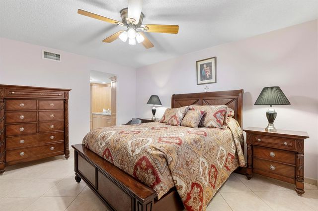 4270 NW 40th Street 205, Lauderdale Lakes, FL 33319