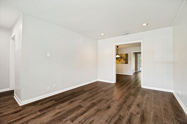 607 N Cottonwood Drive, Richardson, TX 75080