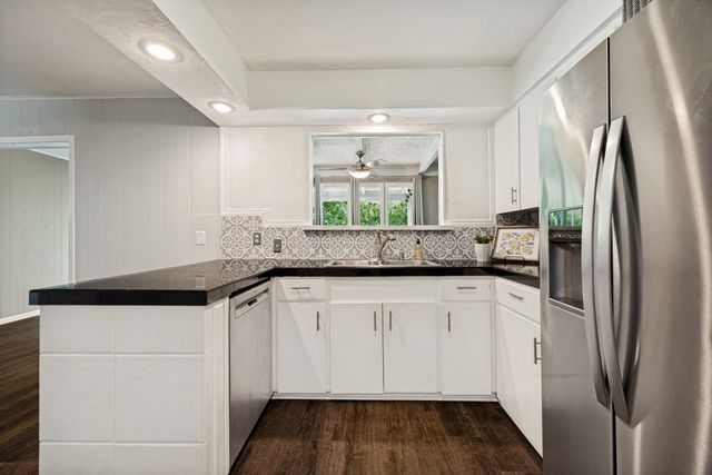 607 N Cottonwood Drive, Richardson, TX 75080