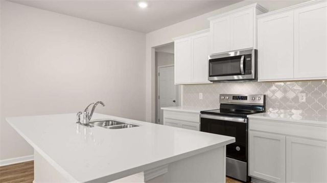 310 Friendship Oak Way, Hampton, GA 30228