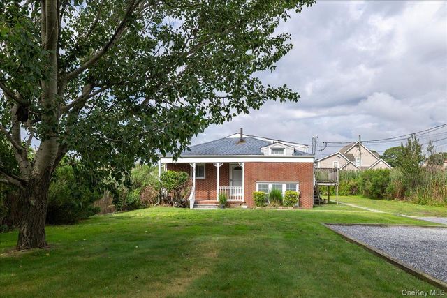 46 Riverdale Avenue, Massapequa, NY 11758