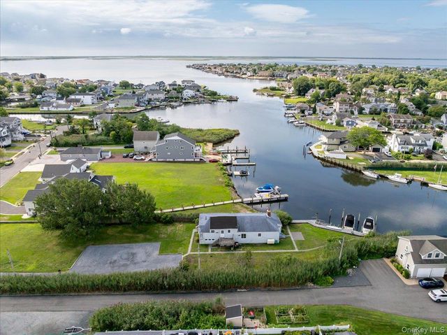 46 Riverdale Avenue, Massapequa, NY 11758