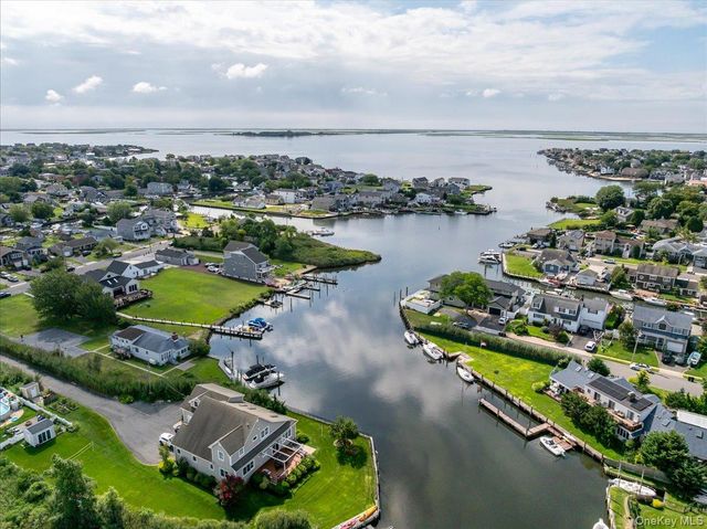 46 Riverdale Avenue, Massapequa, NY 11758