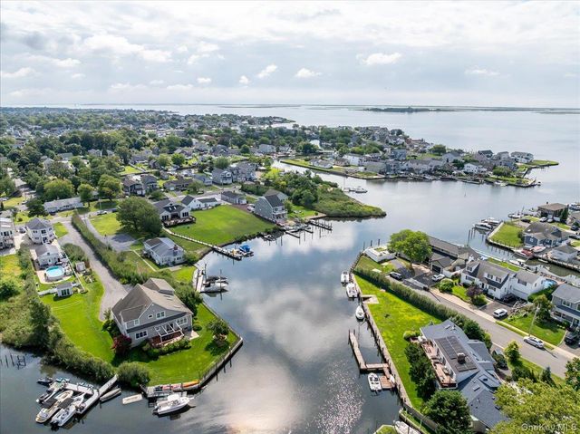 46 Riverdale Avenue, Massapequa, NY 11758