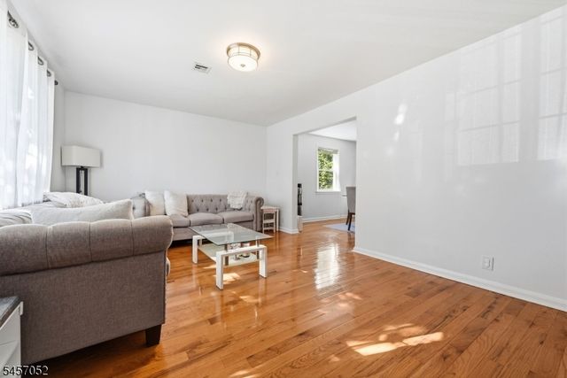 223 Woodlawn Ave, Linden City, NJ 07036