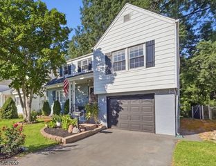 223 Woodlawn Ave, Linden City, NJ 07036