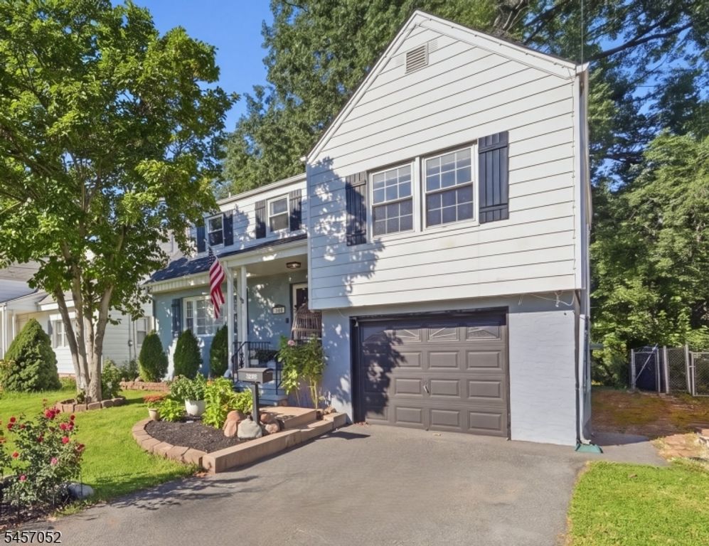 223 Woodlawn Ave, Linden City, NJ 07036