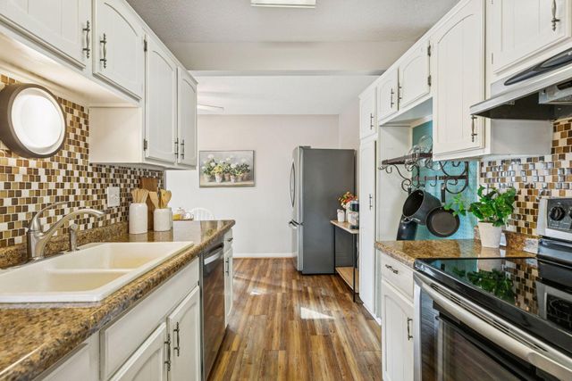 125 Mcknight Road N K, Saint Paul, MN 55119