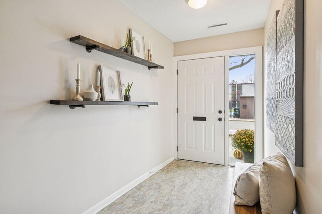 125 Mcknight Road N K, Saint Paul, MN 55119