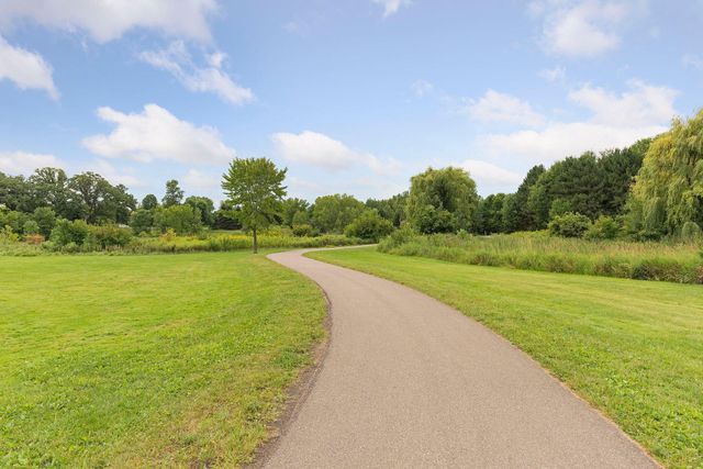 125 Mcknight Road N K, Saint Paul, MN 55119