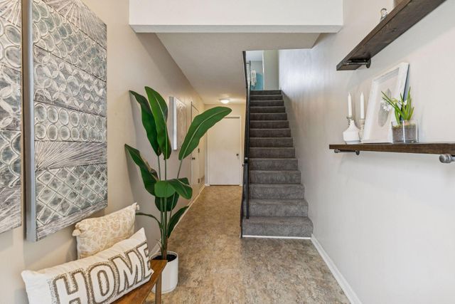 125 Mcknight Road N K, Saint Paul, MN 55119