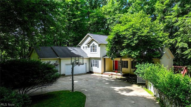 3338 Blessing Lane, Kent, OH 44240