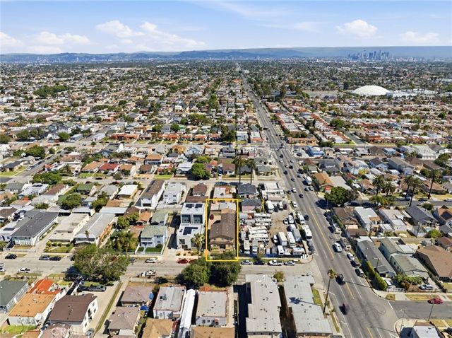 - 1411 W 84th Place, Los Angeles, CA 90047