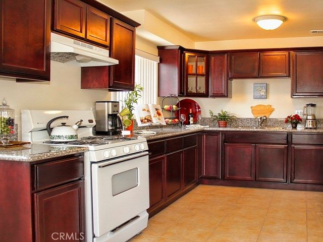 - 1411 W 84th Place, Los Angeles, CA 90047