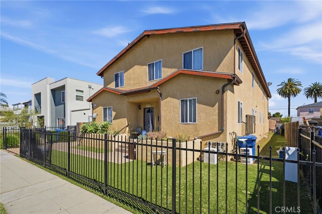 - 1411 W 84th Place, Los Angeles, CA 90047