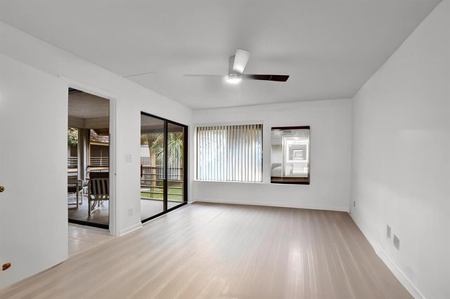 11255 Green Lake Drive 202, Boynton Beach, FL 33437