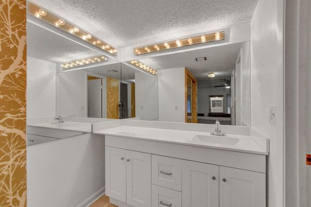11255 Green Lake Drive 202, Boynton Beach, FL 33437