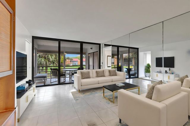 11255 Green Lake Drive 202, Boynton Beach, FL 33437