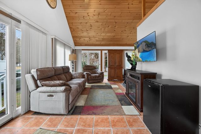 56 Lake St, Tewksbury, MA 01876