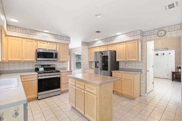 88 Highview Avenue, Nanuet, NY 10954