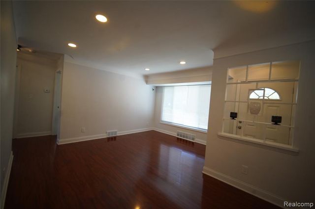 16047 W Chicago Street, Detroit, MI 48228