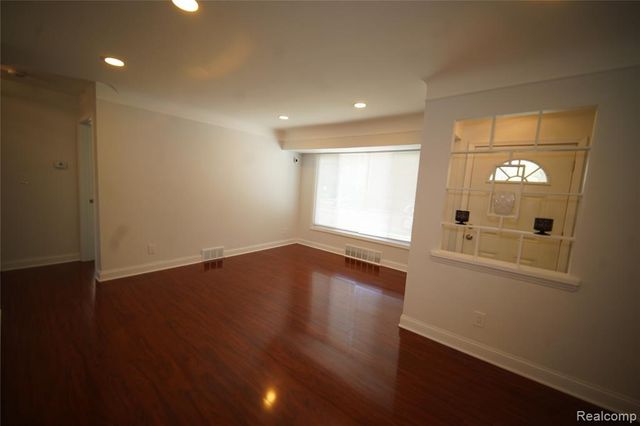 16047 W Chicago Street, Detroit, MI 48228