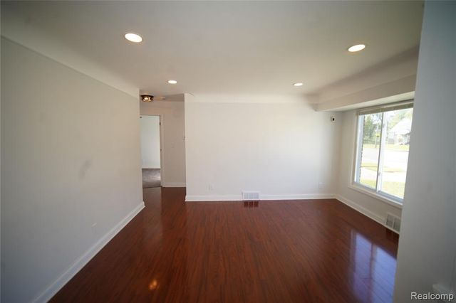 16047 W Chicago Street, Detroit, MI 48228