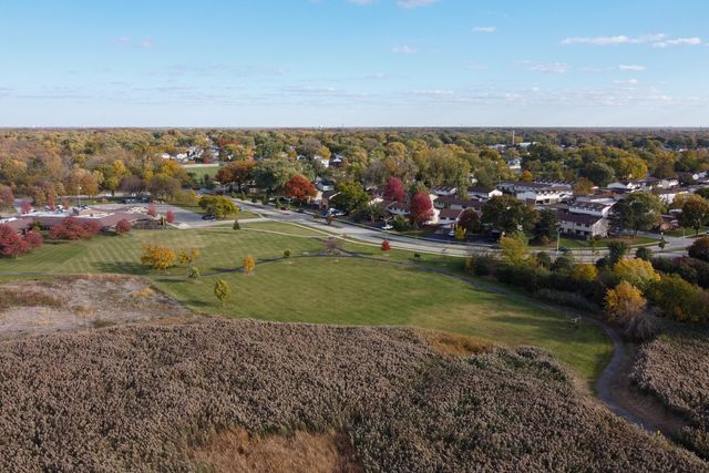 6903 Lexington Court 6903, Tinley Park, IL 60477