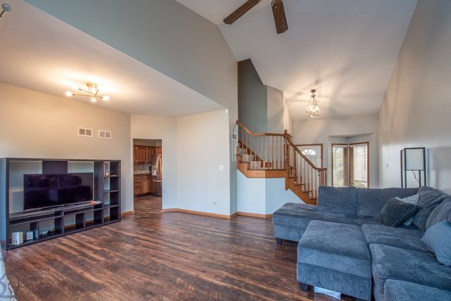 6903 Lexington Court 6903, Tinley Park, IL 60477