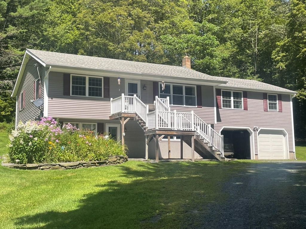 561 Neal Road, Hartford, VT 05001
