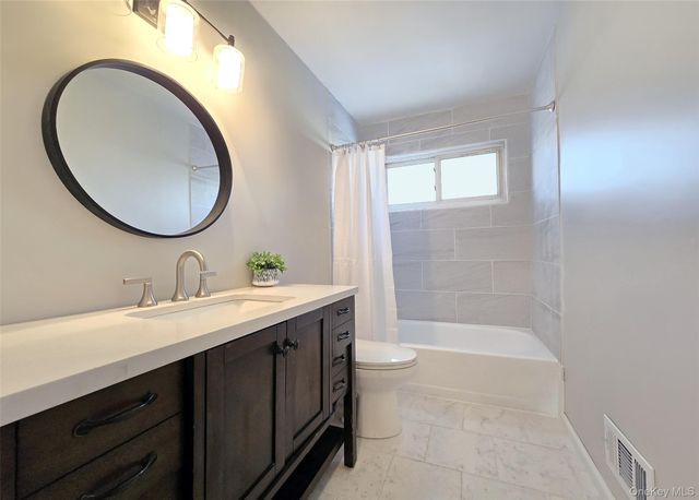 19 University Drive, Ronkonkoma, NY 11779