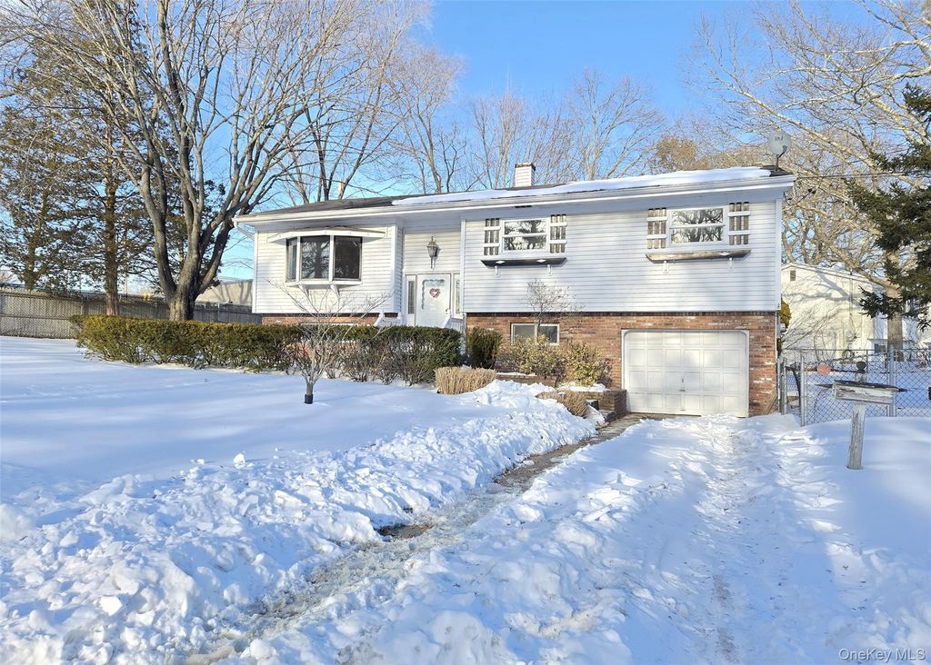 19 University Drive, Ronkonkoma, NY 11779