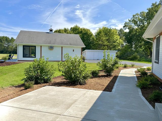 W287N9030 Center Oak ROAD, Hartland, WI 53029