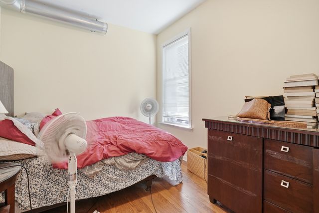 7223 S Coles Avenue, Chicago, IL 60649