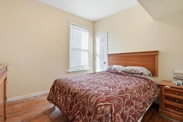 7223 S Coles Avenue, Chicago, IL 60649