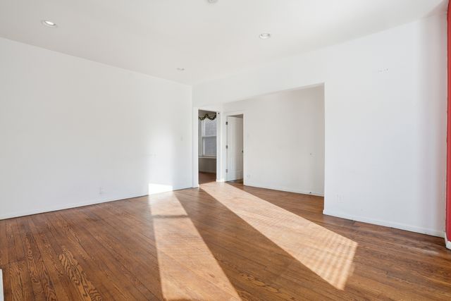 7223 S Coles Avenue, Chicago, IL 60649