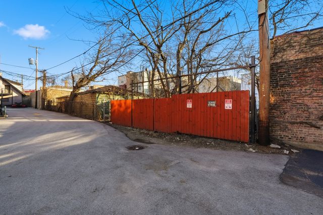 7223 S Coles Avenue, Chicago, IL 60649