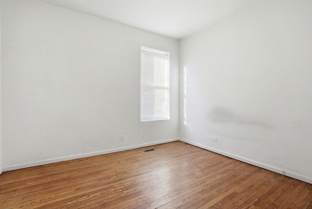 7223 S Coles Avenue, Chicago, IL 60649