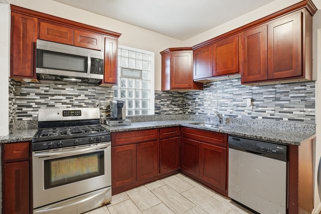 7223 S Coles Avenue, Chicago, IL 60649