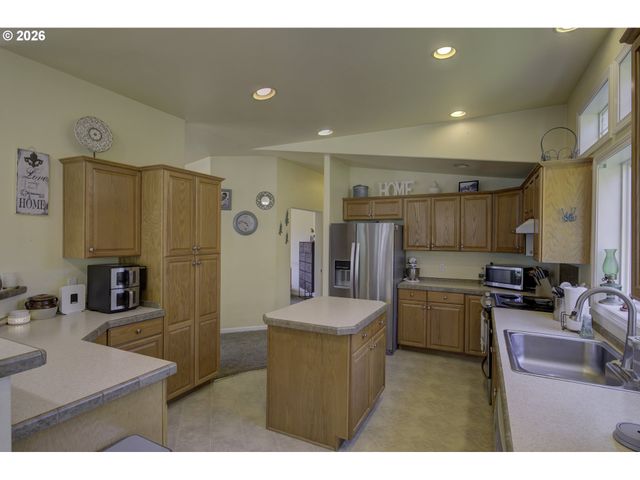 47 N NEMAH Rd, South Bend, WA 98586