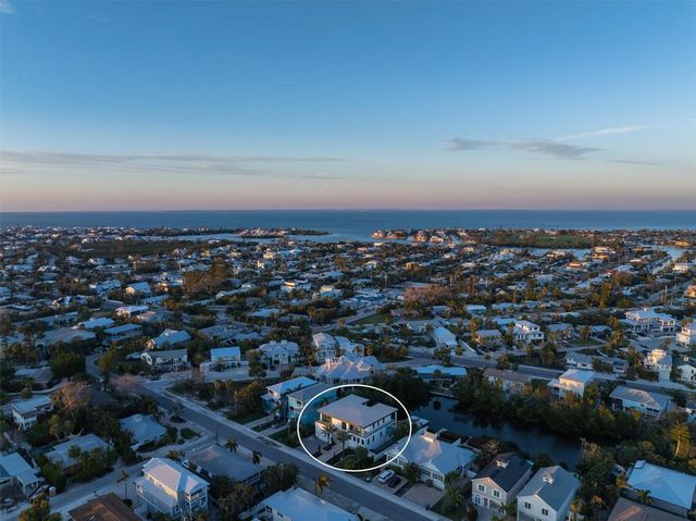 7003 HOLMES BOULEVARD, Holmes Beach, FL 34217
