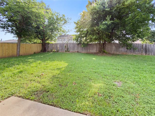 6219 Kelly Elliott Road, Arlington, TX 76001