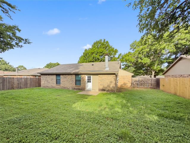 6219 Kelly Elliott Road, Arlington, TX 76001