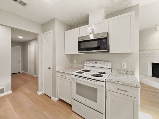 6219 Kelly Elliott Road, Arlington, TX 76001