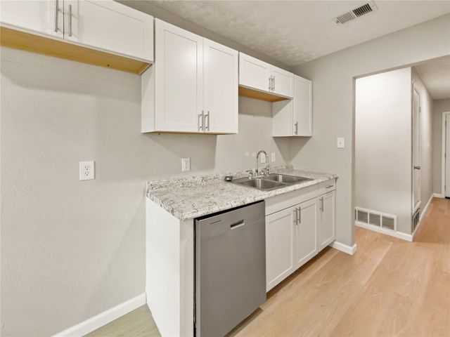 6219 Kelly Elliott Road, Arlington, TX 76001