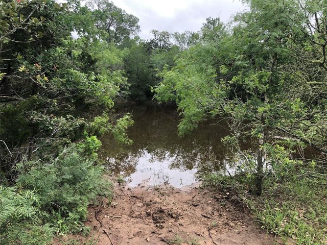 2810 West Old Lockhart Road Road W, West Point, TX 78963