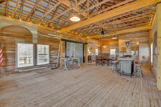 2810 West Old Lockhart Road Road W, West Point, TX 78963